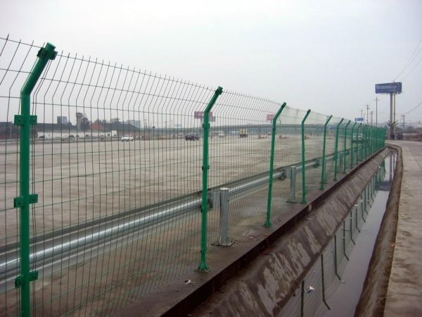 公路隔離柵